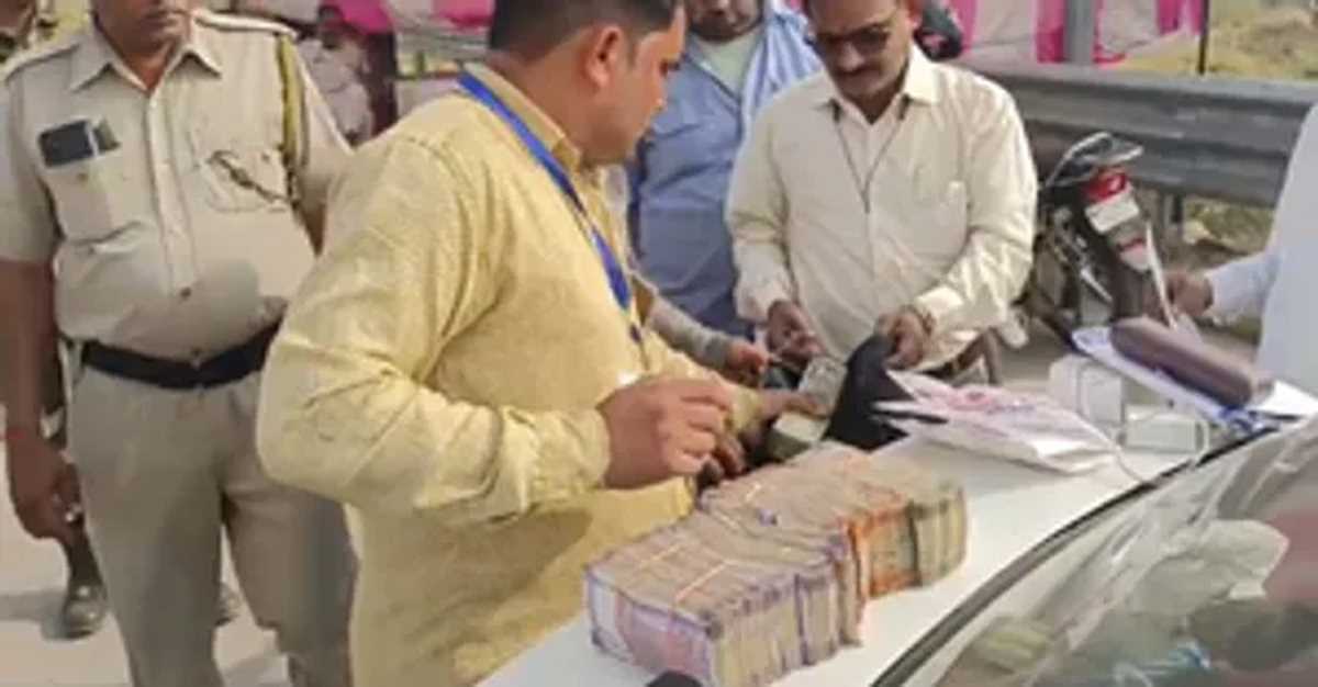 दिल्ली-मुंबई एक्सप्रेसवे के आबकारी नाके पर पकड़ी गई सात लाख 70 हजार की नकदी दिल्ली-मुंबई एक्सप्रेसवे के आबकारी नाके पर पकड़ी गई सात लाख 70 हजार की नकदी